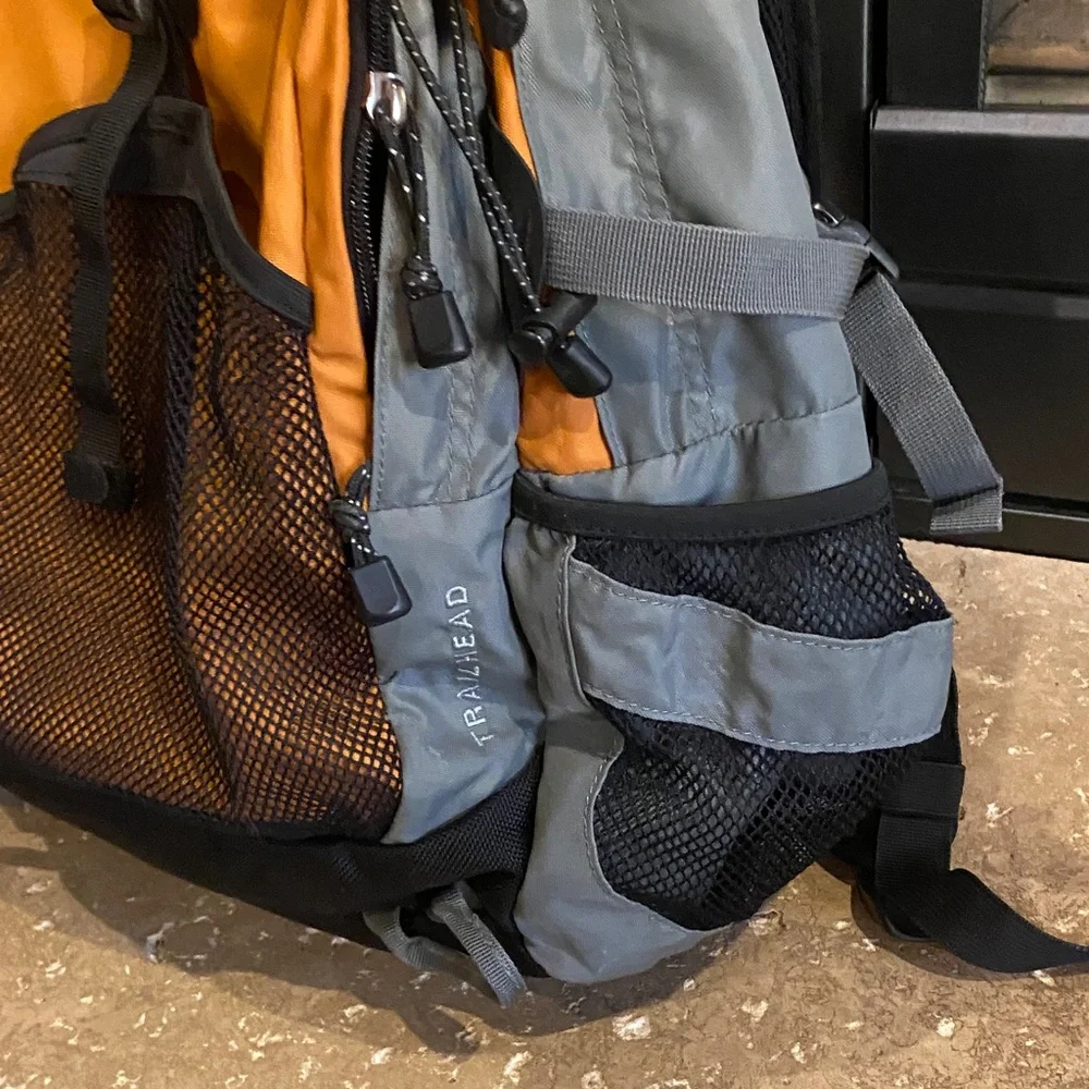 Eddie Bauer Trailhead 25L Backpack  Excellent Condition